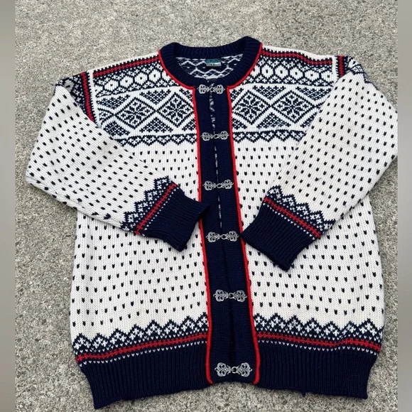 Vintage Dale of Norway Nordic Fair Isle Wool Cardigan Sweater with Pewter Clasps - Picture 5 of 9